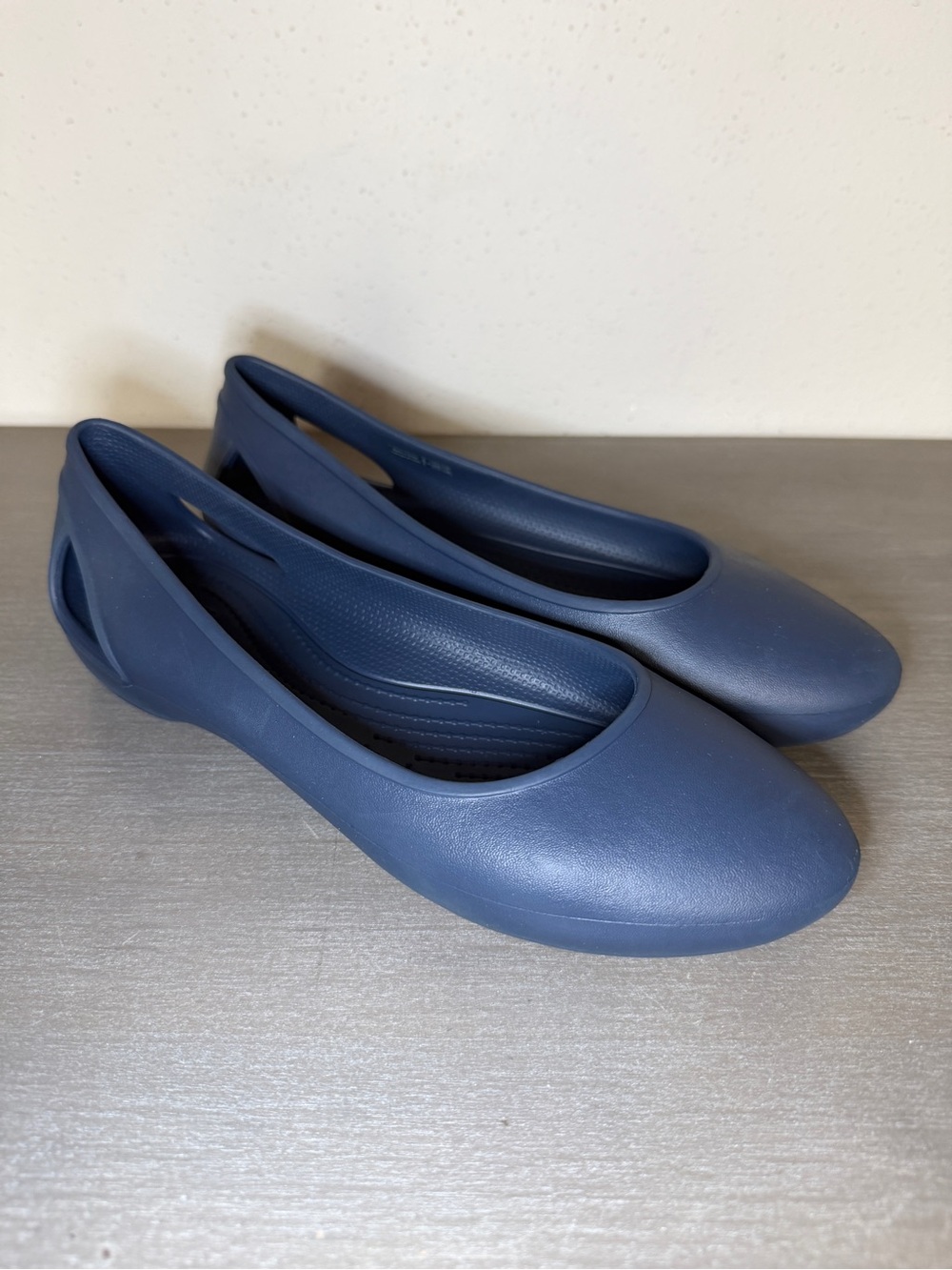 Crocs Lina Flat Women's Sandals Navy Blue Size 8 US Comfortable Slip On Shoes - Picture 1 of 8